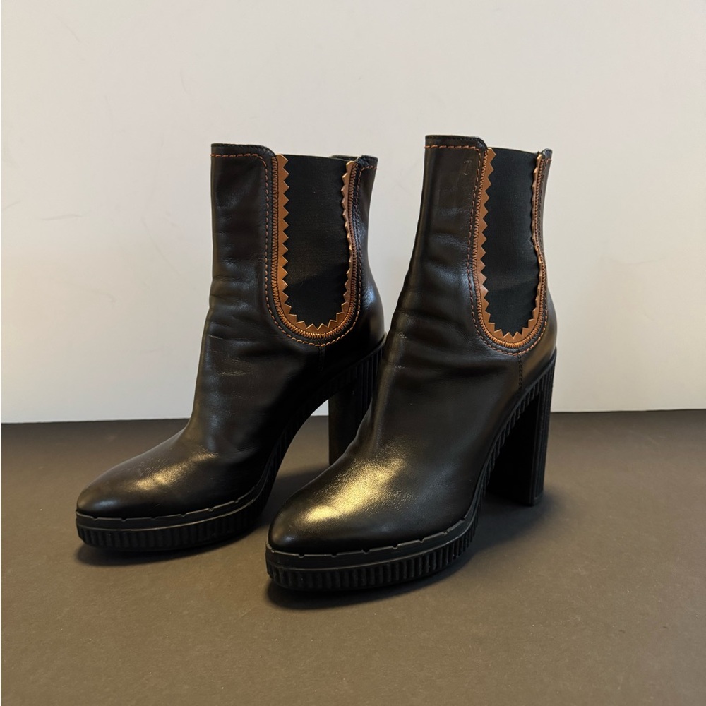 Tod’s Elegant Black and Brown Ankle Boots